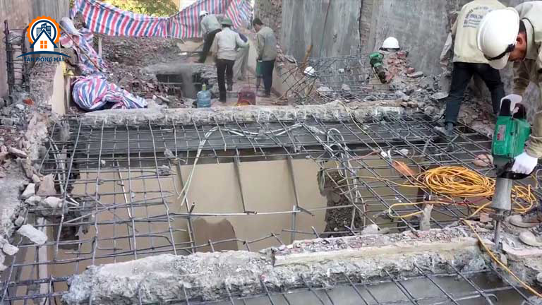 Tháo dỡ nhà cũ tại Bạc Liêu