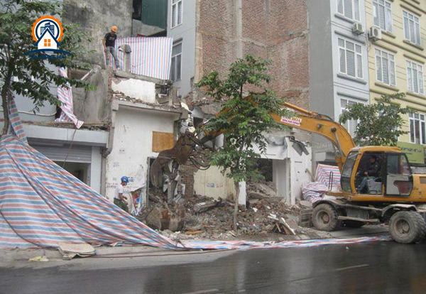 Tháo dỡ nhà cũ tại Cà Mau