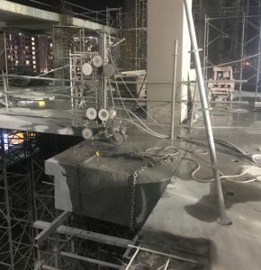 Cắt bê tông bằng dây kim cương tại Bình Dương