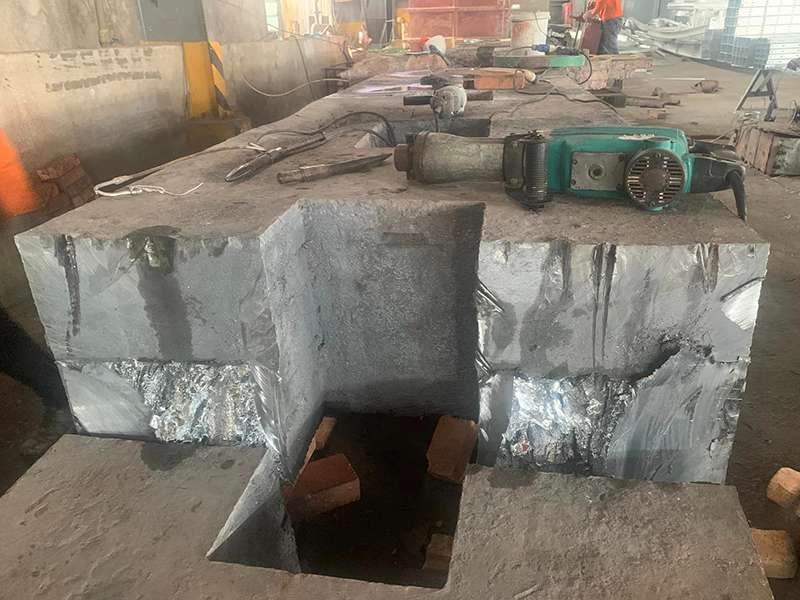 Cắt bê tông bằng dây kim cương tại Quảng Trị