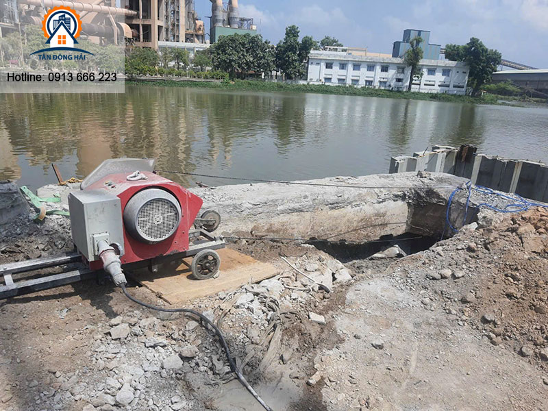 Cắt bê tông bằng dây kim cương tại Bình Dương