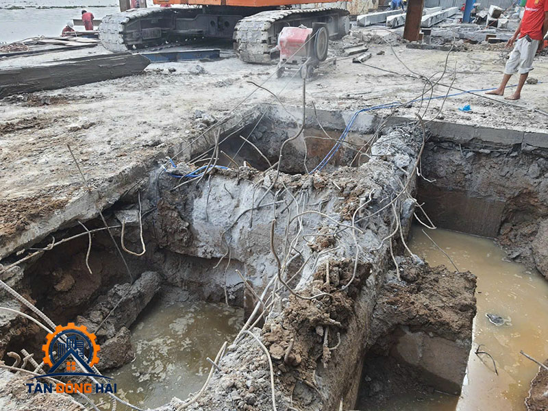 Cắt bê tông bằng dây kim cương tại Long An