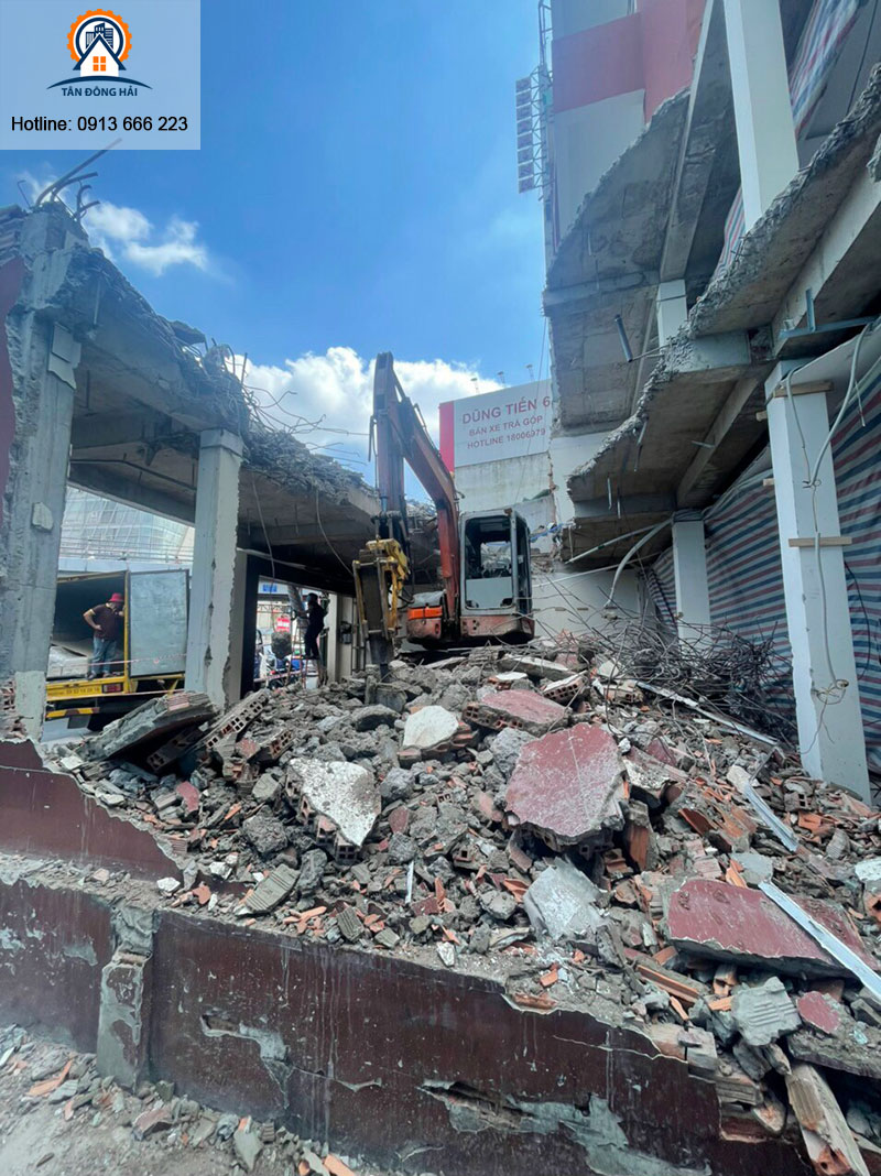 Phá dỡ công trình